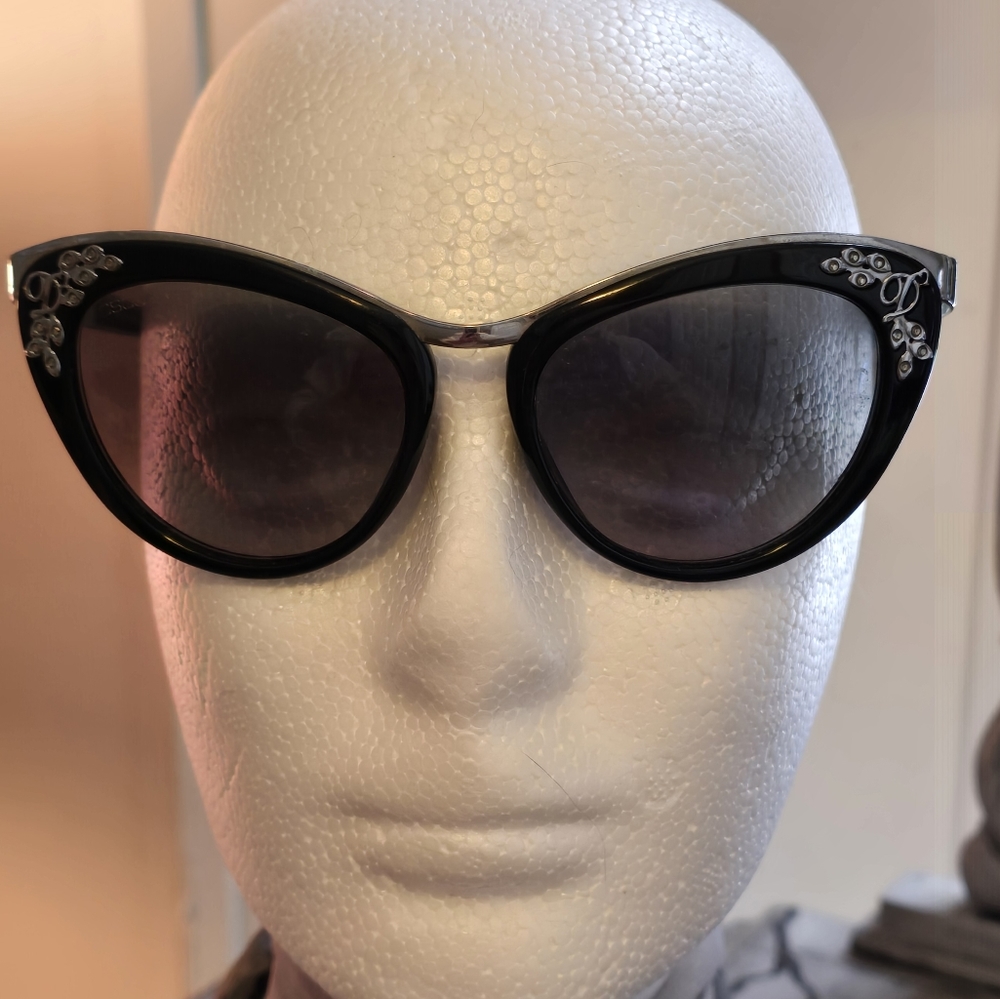 Dsquared Luxury Black and Silver Sunglasses. EUC.
